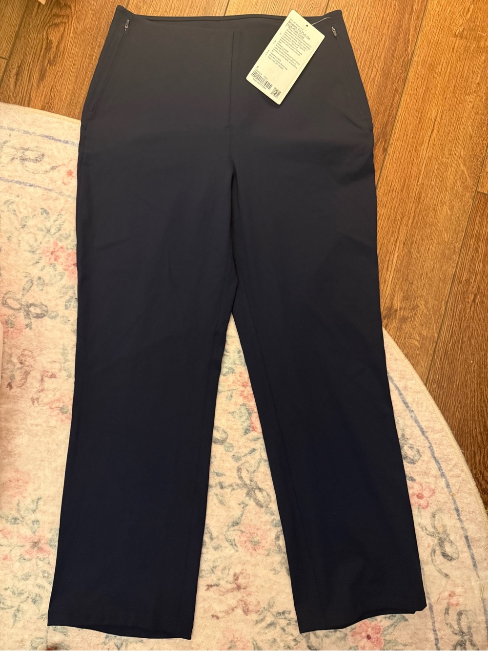 Lululemon Lot of size 8 pants & leggings. New with tags & worn lightly